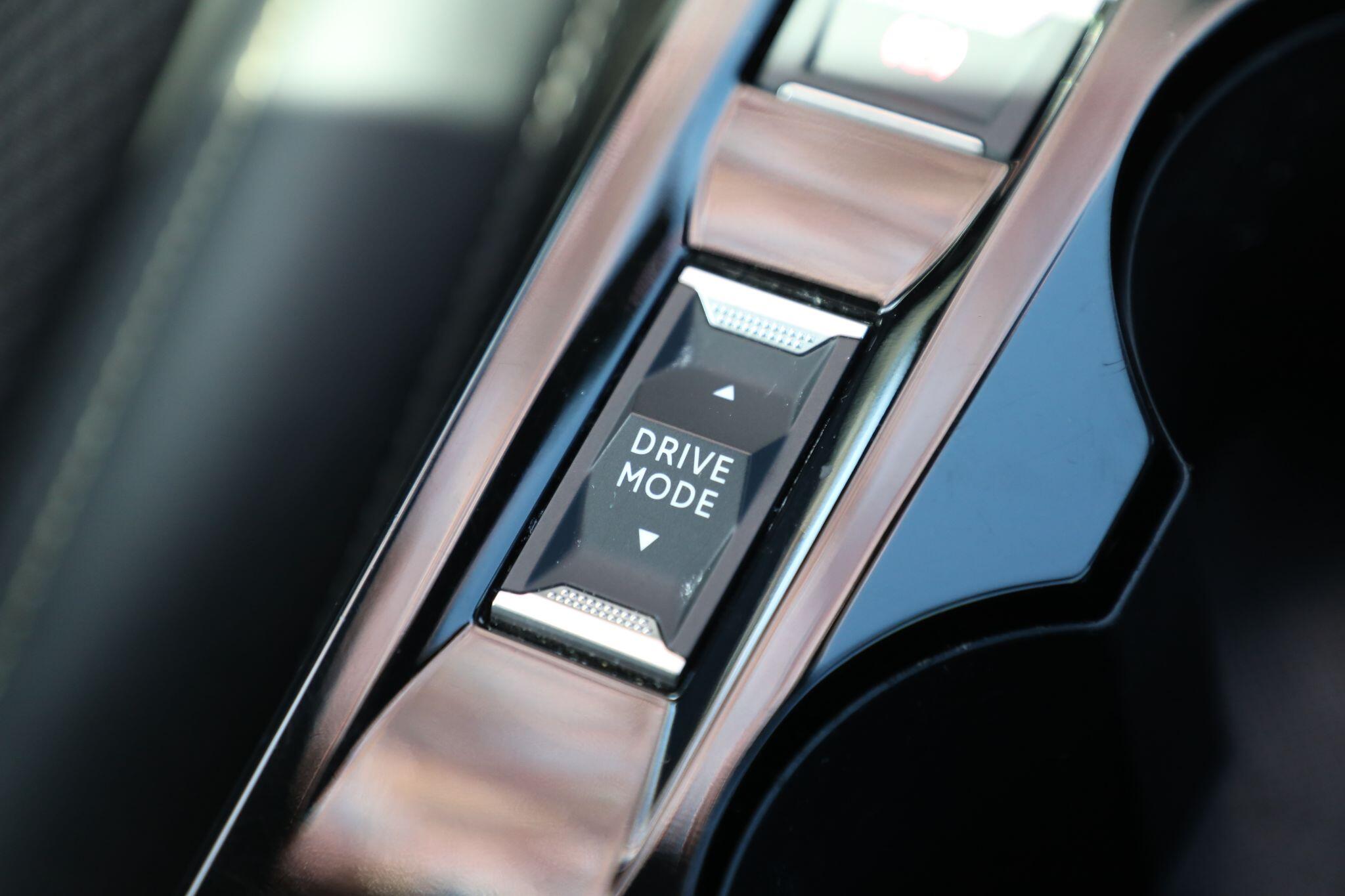Large vehicle image
